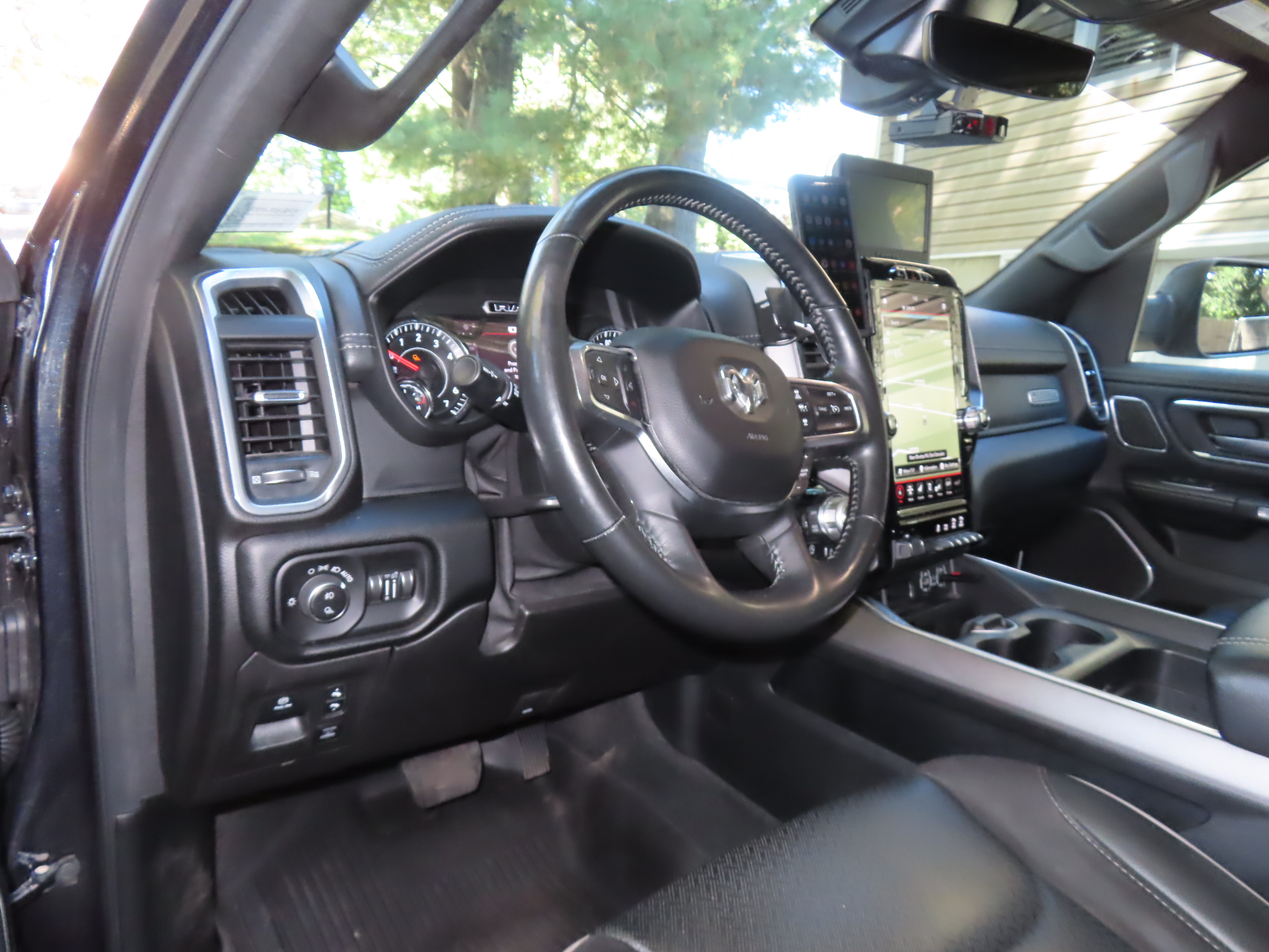 Used 2020 RAM 1500 Laramie AWD/4WD image 5