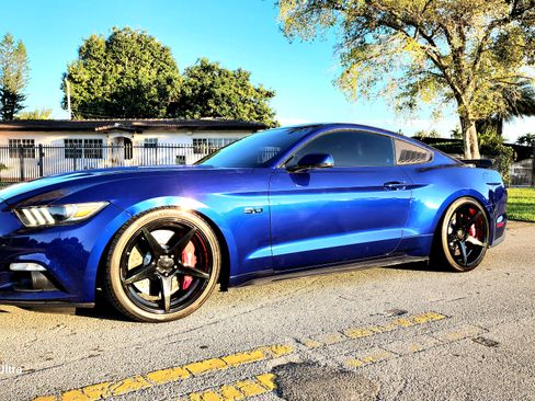 Used 2015 Ford Mustang GT Premium image 2