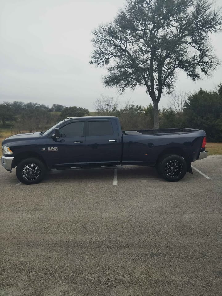 Used 2018 RAM 3500 SLT AWD/4WD image 4