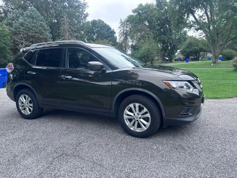 Used 2016 Nissan Rogue SV AWD/4WD image 1