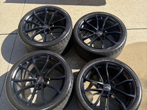 Used 2010 Chevrolet Corvette ZR1 w/ Preferred Equipment Group RWD image 11