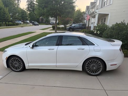 Used 2014 Lincoln MKZ Hybrid FWD image 1