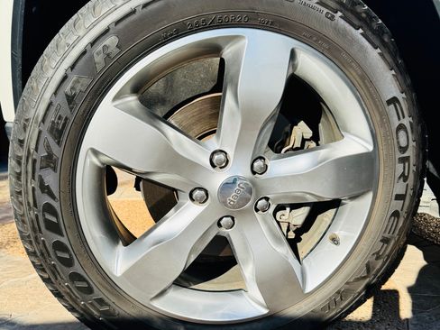 Used 2011 Jeep Grand Cherokee Overland RWD image 9