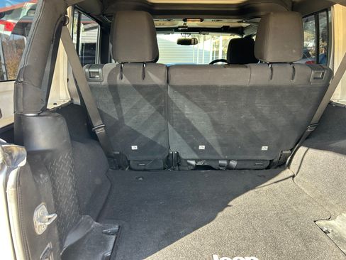 Used 2016 Jeep Wrangler Unlimited Sport image 9