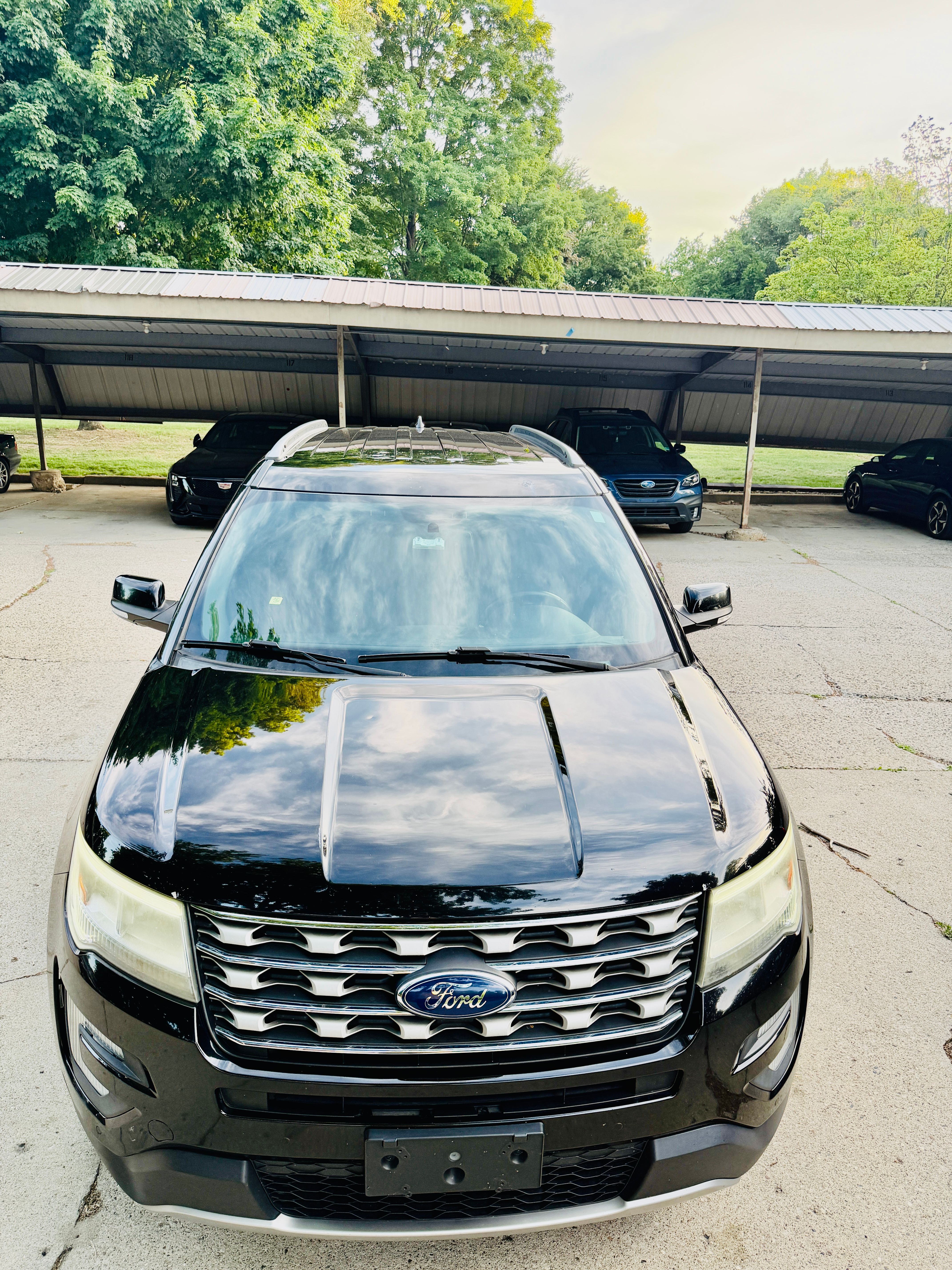 Used 2017 Ford Explorer XLT AWD/4WD image 1