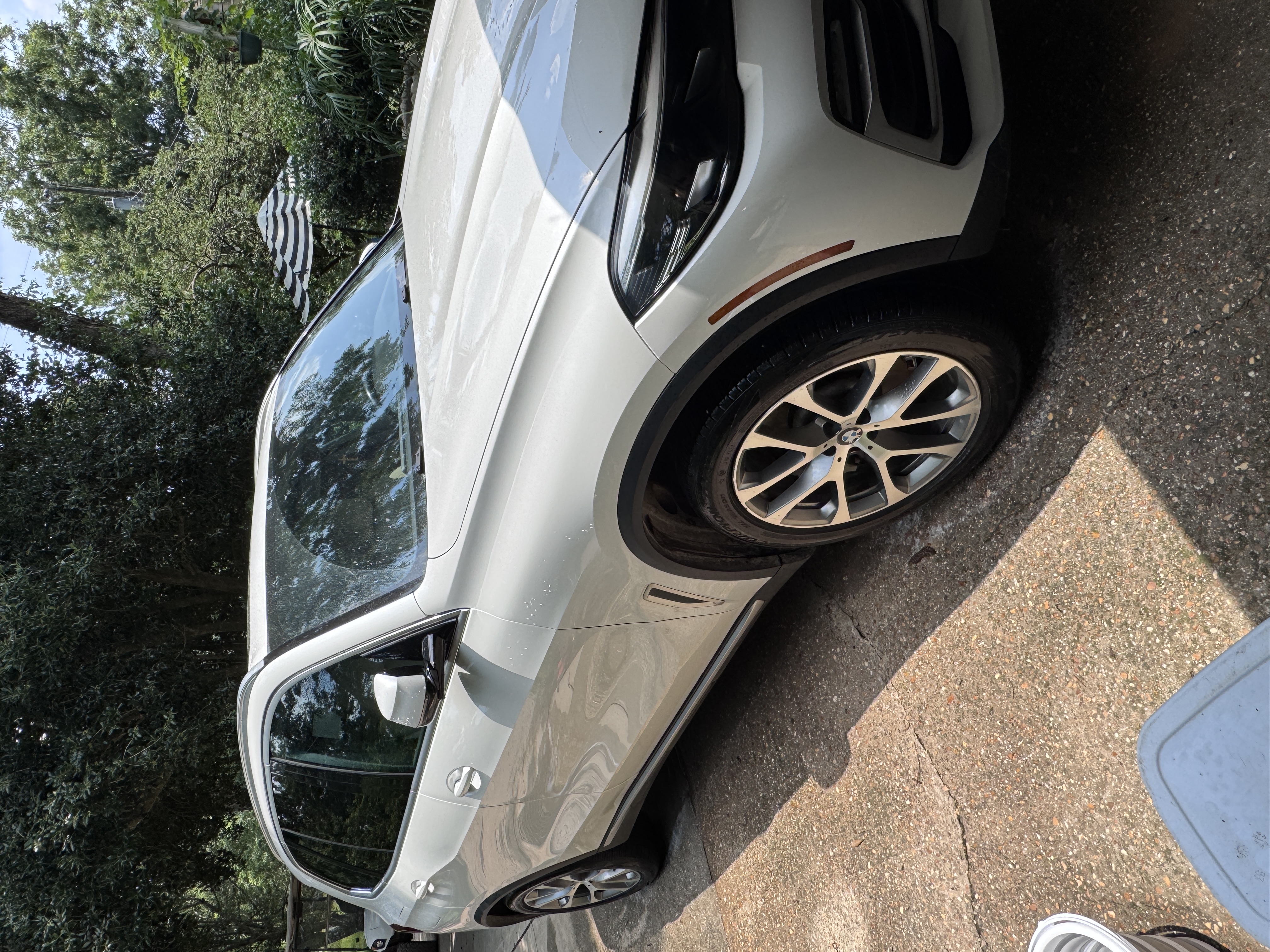 Used 2019 BMW X5 xDrive40i w/ Premium Package 2 AWD/4WD image 4