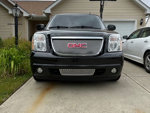 Used 2012 GMC Yukon XL Denali image 9