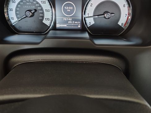 Used 2010 Jaguar XF Luxury RWD image 10