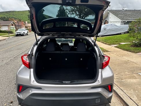 Used 2018 Toyota C-HR XLE image 7