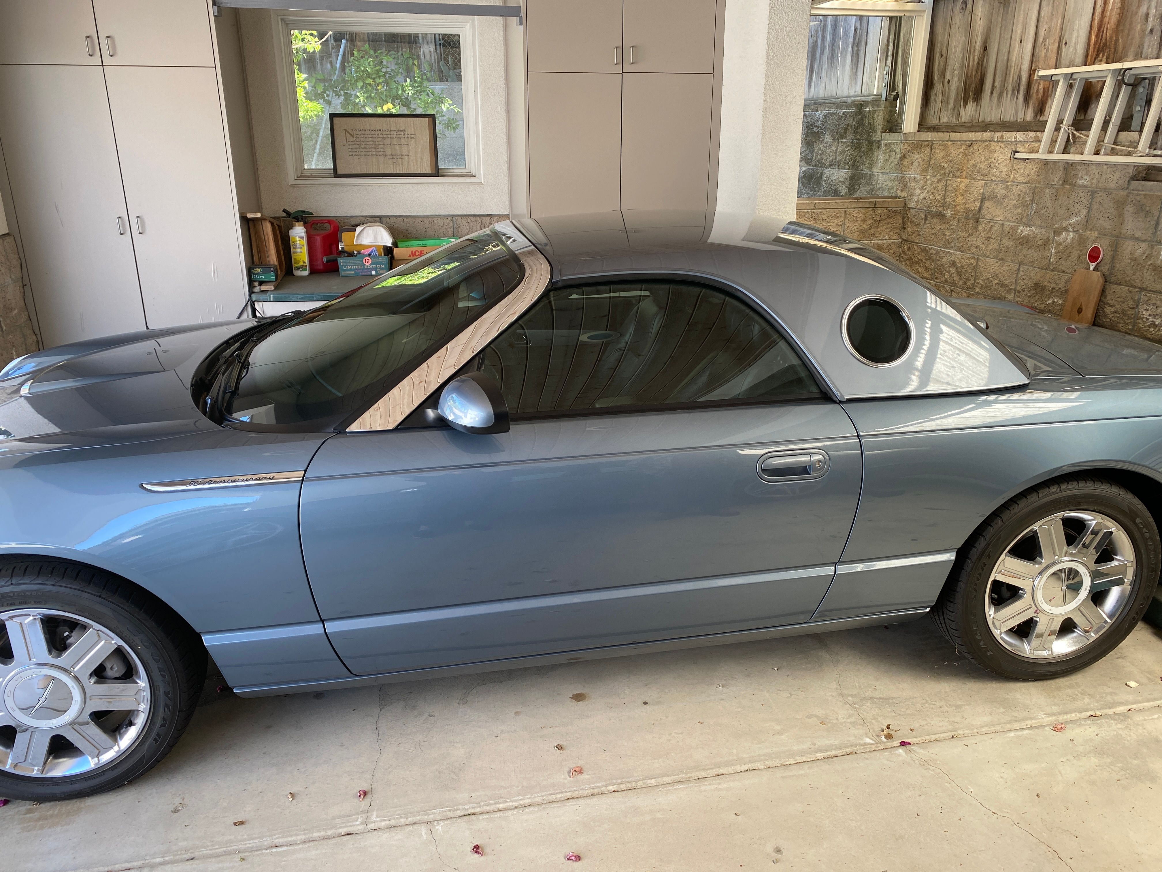 Used 2005 Ford Thunderbird Deluxe RWD image 21