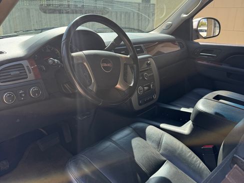 Used 2013 GMC Yukon XL SLT image 2