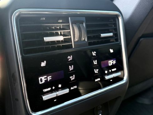 Used 2021 Porsche Cayenne Sport Utility 4D image 9