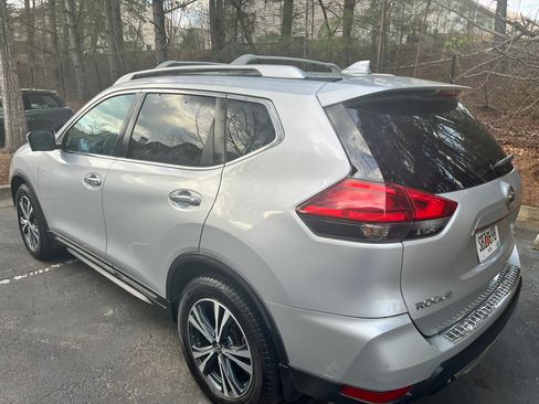 Used 2017 Nissan Rogue SL w/ SL Premium Package image 12