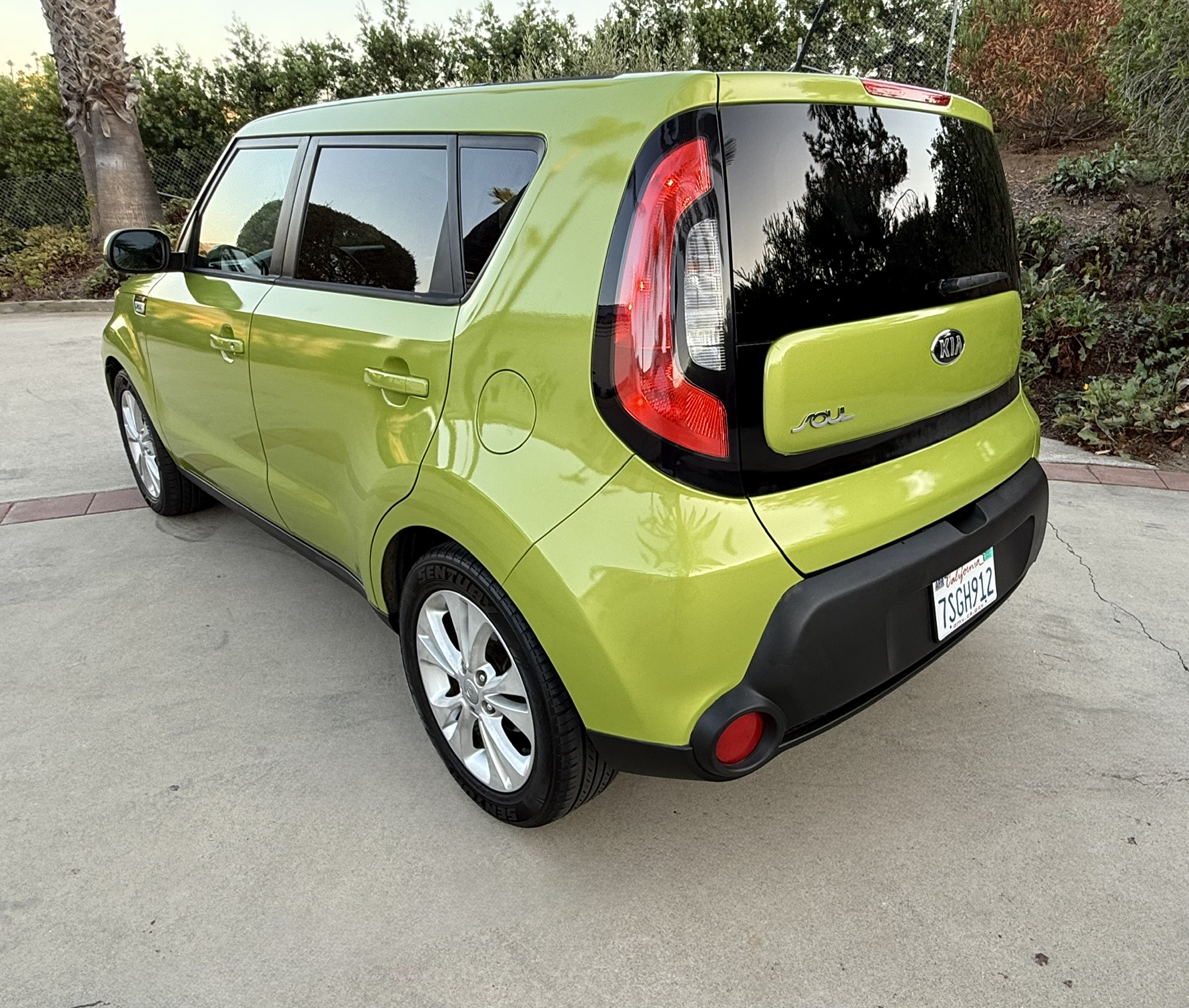 Used 2015 Kia Soul + FWD image 9