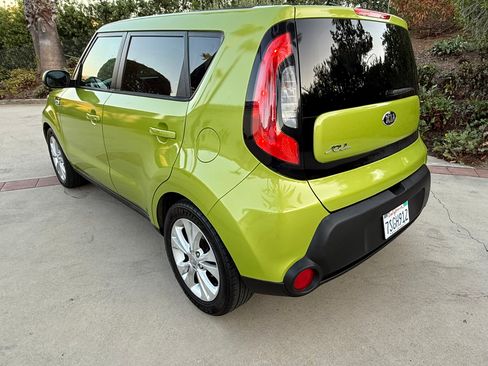 Used 2015 Kia Soul + FWD image 9