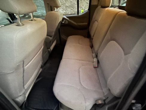 Used 2014 Nissan Frontier SV w/ SV Value Truck Package image 8