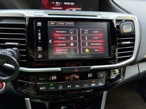 Used 2017 Honda Accord Touring image 12