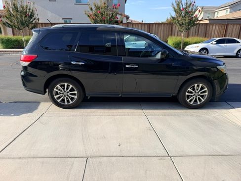 Used 2016 Nissan Pathfinder SV FWD image 4