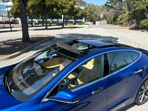 Used 2015 Tesla Model S 90D image 10