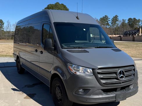 Used 2022 Mercedes-Benz Sprinter 2500 image 6