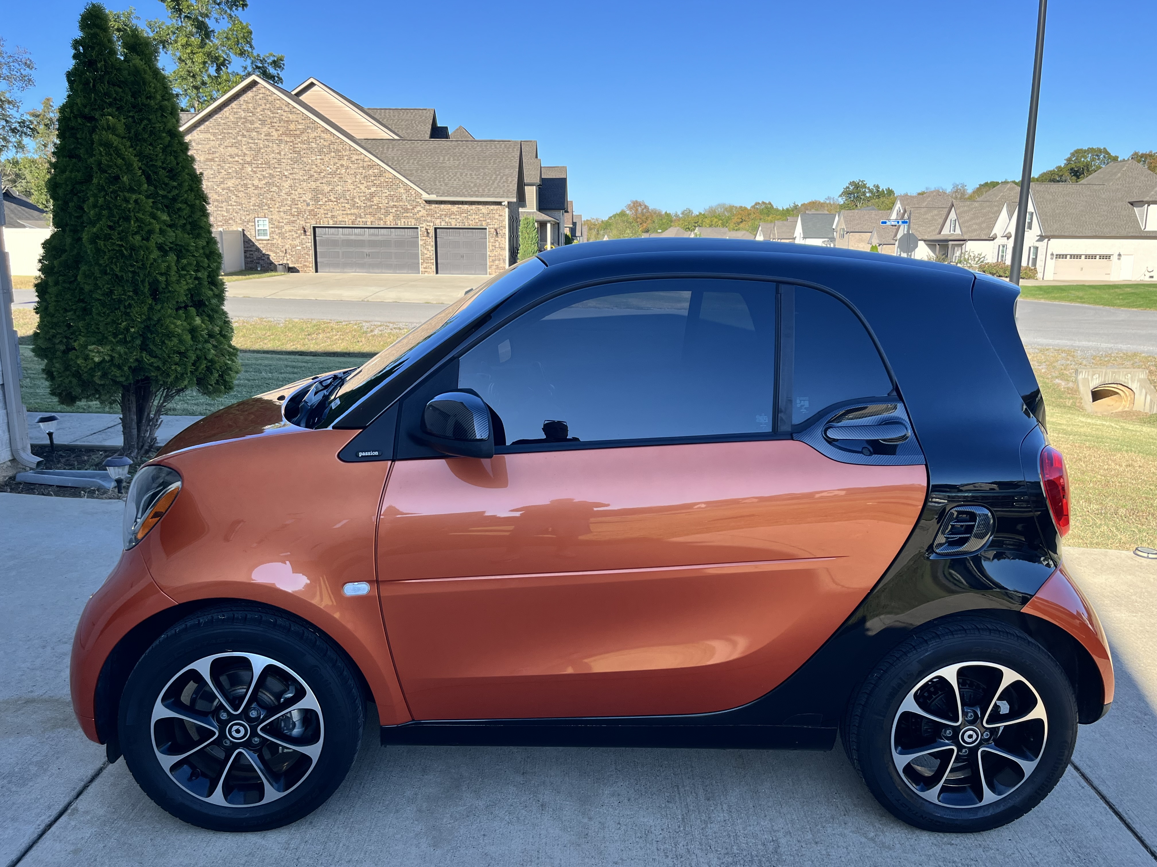 Used 2016 smart fortwo passion RWD image 16