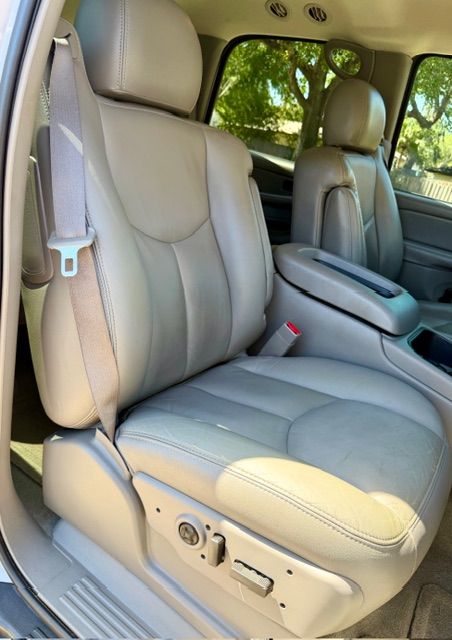 Used 2004 Chevrolet Tahoe Z71 w/ Z71 Preferred Equipment Group AWD/4WD image 12