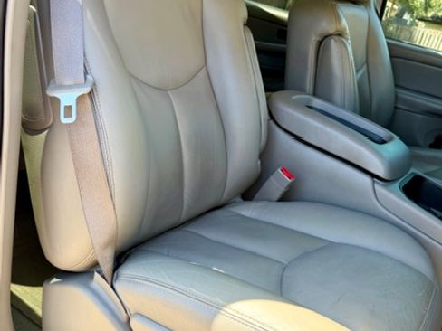 Used 2004 Chevrolet Tahoe Z71 w/ Z71 Preferred Equipment Group AWD/4WD image 12