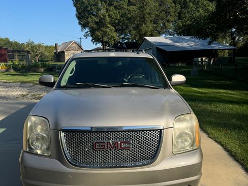Used 2007 GMC Yukon XL Denali AWD/4WD image 2