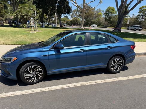 Used 2020 Volkswagen Jetta SEL FWD image 2