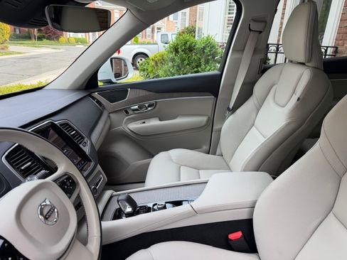 Used 2023 Volvo XC90 B6 Plus w/ Protection Package Premier image 14