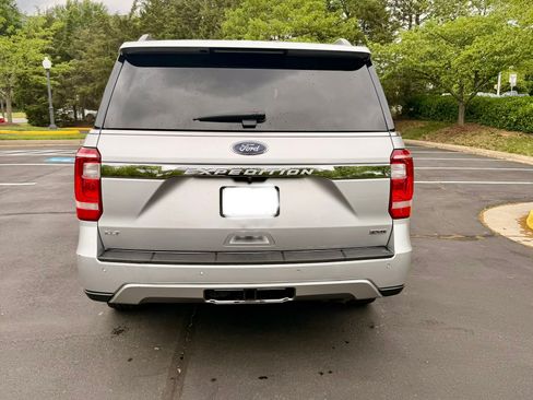 Used 2018 Ford Expedition XLT w/ Equipment Group 202A AWD/4WD image 6