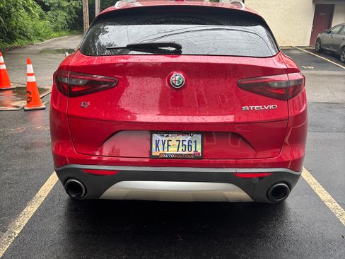 Used 2018 Alfa Romeo Stelvio AWD image 5