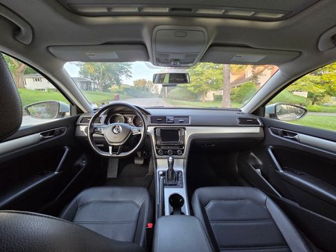 Used 2019 Volkswagen Passat 2.0T Wolfsburg w/ Wheels & Sunroof Package FWD image 16