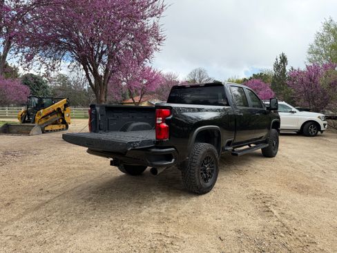 Used 2022 Chevrolet Silverado 2500 Custom w/ Custom Value Package image 4