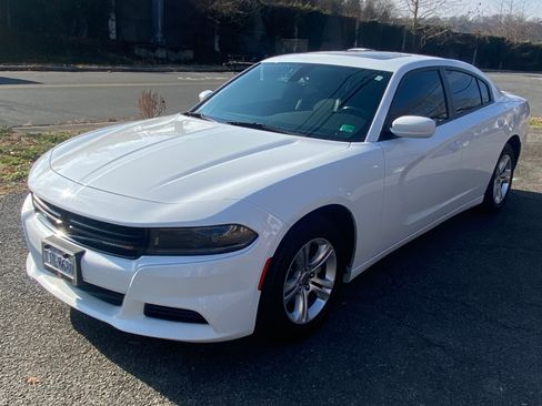 Used 2022 Dodge Charger SXT w/ Leather Interior Group image 2