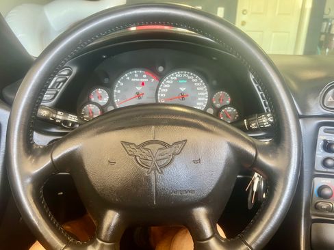 Used 2004 Chevrolet Corvette Convertible w/ Preferred Equipment Group image 8