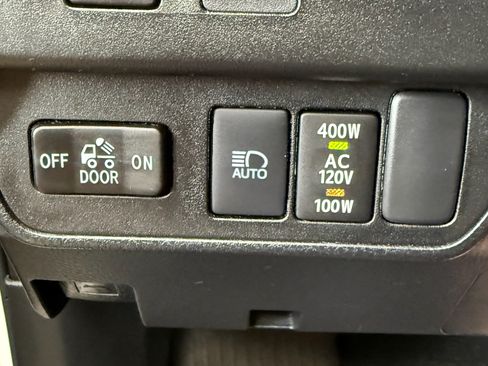 Used 2023 Toyota Tacoma TRD Off-Road w/ Technology Package AWD/4WD image 19