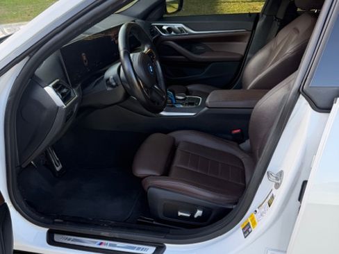 Used 2023 BMW i4 eDrive40 w/ M Sport Package image 8