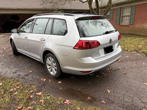 Used 2017 Volkswagen Golf S image 5