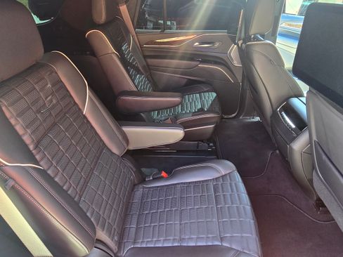 Used 2023 Cadillac Escalade Sport Platinum w/ LPO, ONYX Package image 19