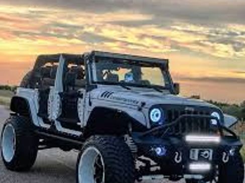 Used 2011 Jeep Wrangler Unlimited Sahara w/ Connectivity Group image 6