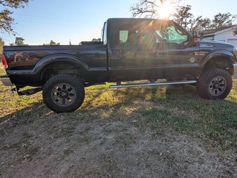 Used 2011 Ford F250 Lariat w/ Lariat Ultimate Pkg image 2