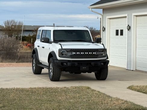 Used 2025 Ford Bronco Badlands image 5