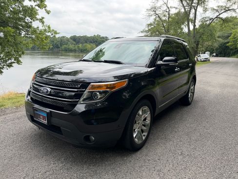 Used 2014 Ford Explorer Limited w/ Equipment Group 302A AWD/4WD image 10