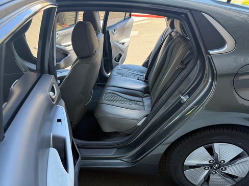 Used 2022 Hyundai Ioniq SE FWD image 11