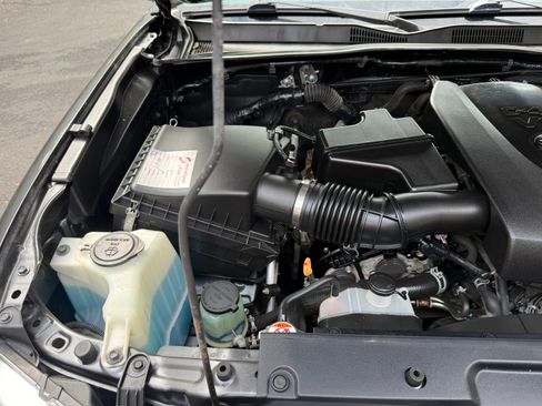 Used 2018 Toyota Tacoma TRD Off-Road image 14