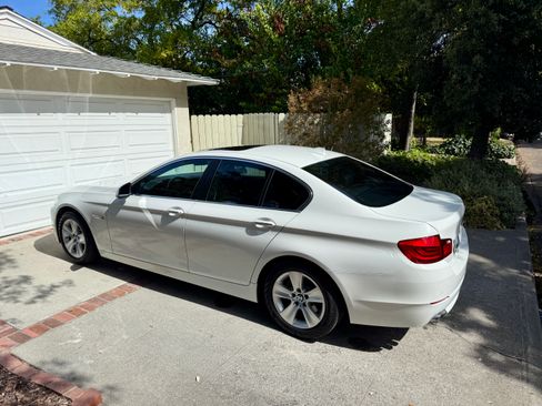Used 2011 BMW 528i Sedan RWD image 5