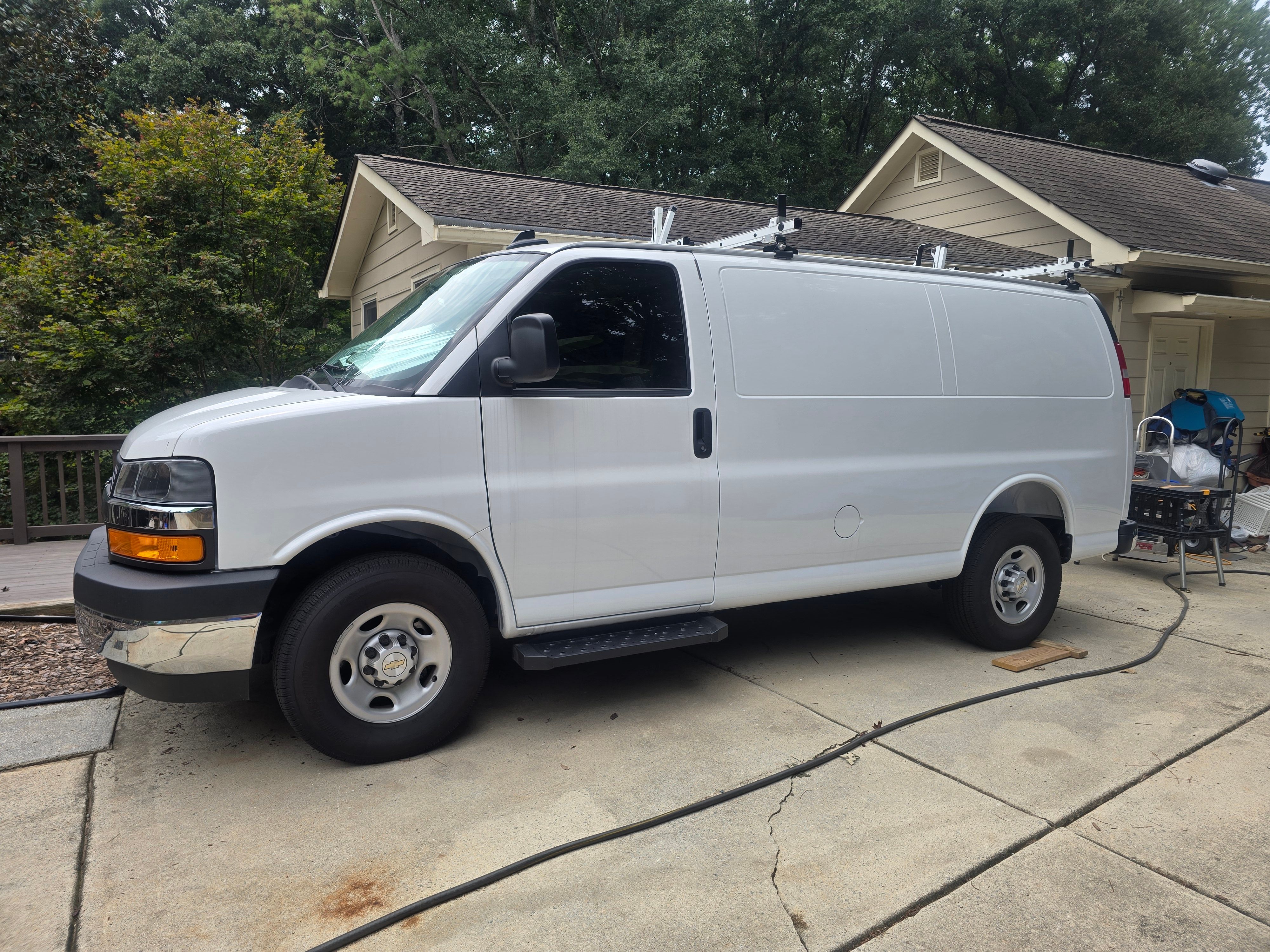 Used 2025 Chevrolet Express 2500 w/ Driver Convenience Package RWD image 5