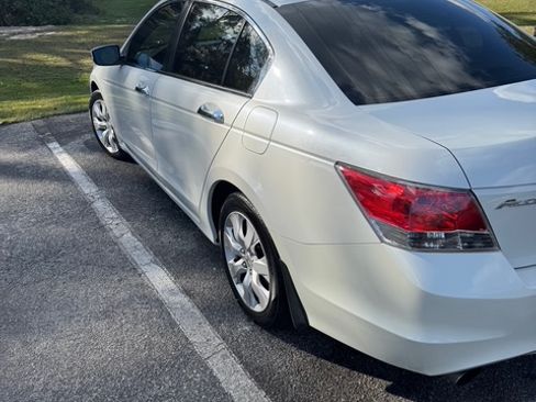 Used 2010 Honda Accord EX-L image 11