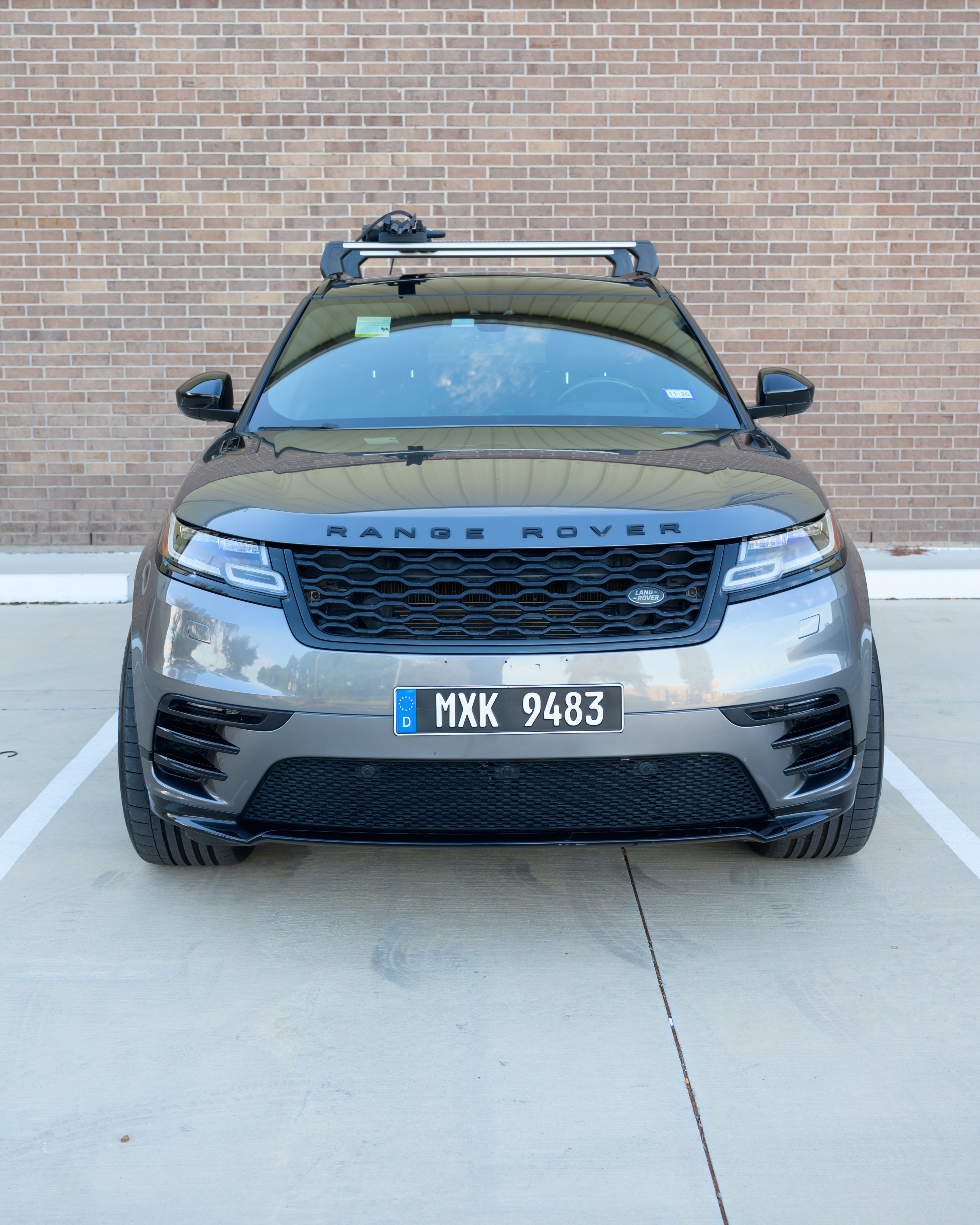 Used 2018 Land Rover Range Rover Velar R-Dynamic SE AWD/4WD image 4